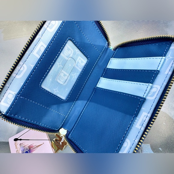 Walt Disney World♠️Mickey & Friends Zip Wallet - Picture 3 of 6
